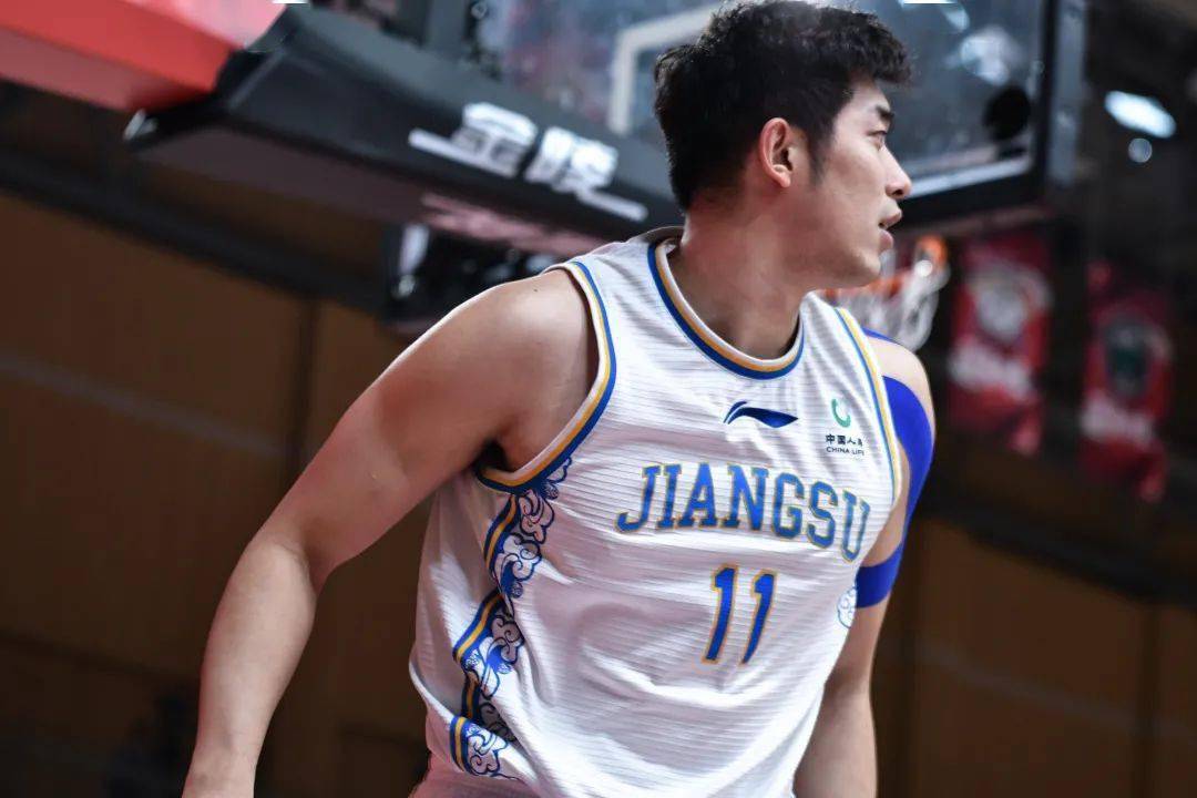 辽宁队力克青岛队，范弗利特刷新纪录