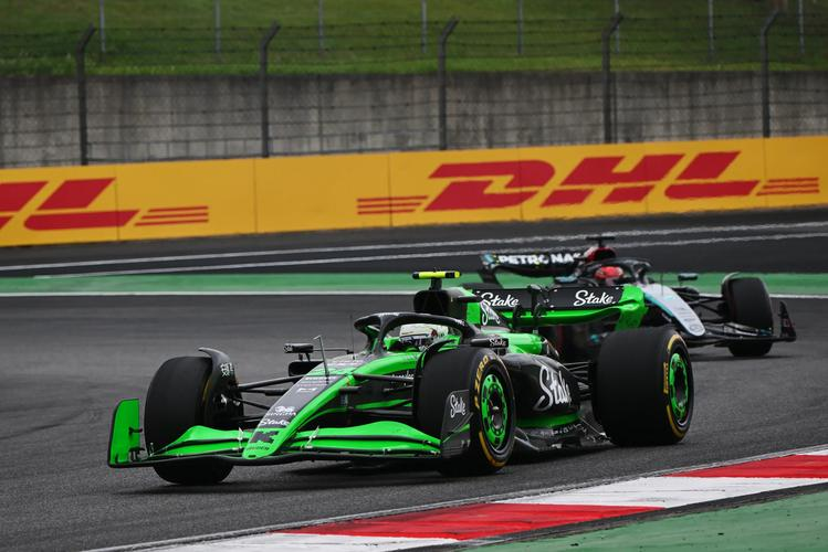 雷诺车队绝杀索伯车队,汉密尔顿刷新纪录 雷诺车队绝杀索伯车队,汉密尔顿刷新纪录