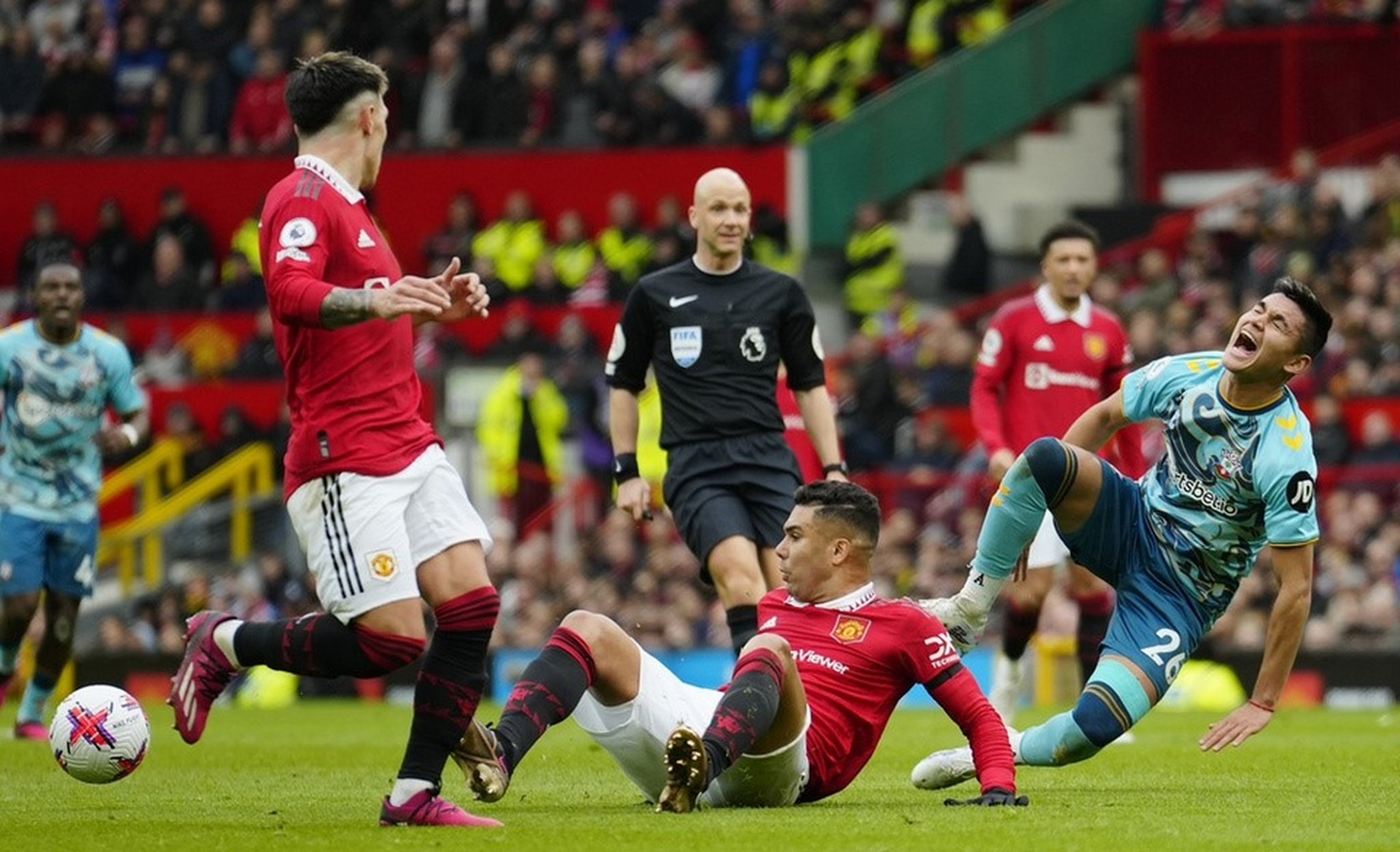 拜仁完胜曼城,卡塞米罗关键制胜 拜仁完胜曼城,卡塞米罗关键制胜