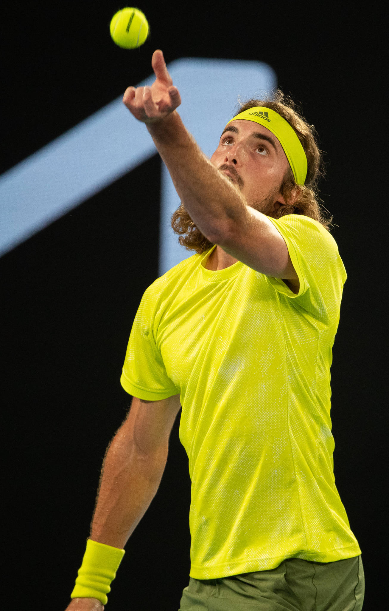 戴维斯杯险胜澳网，西西帕斯惊艳四座