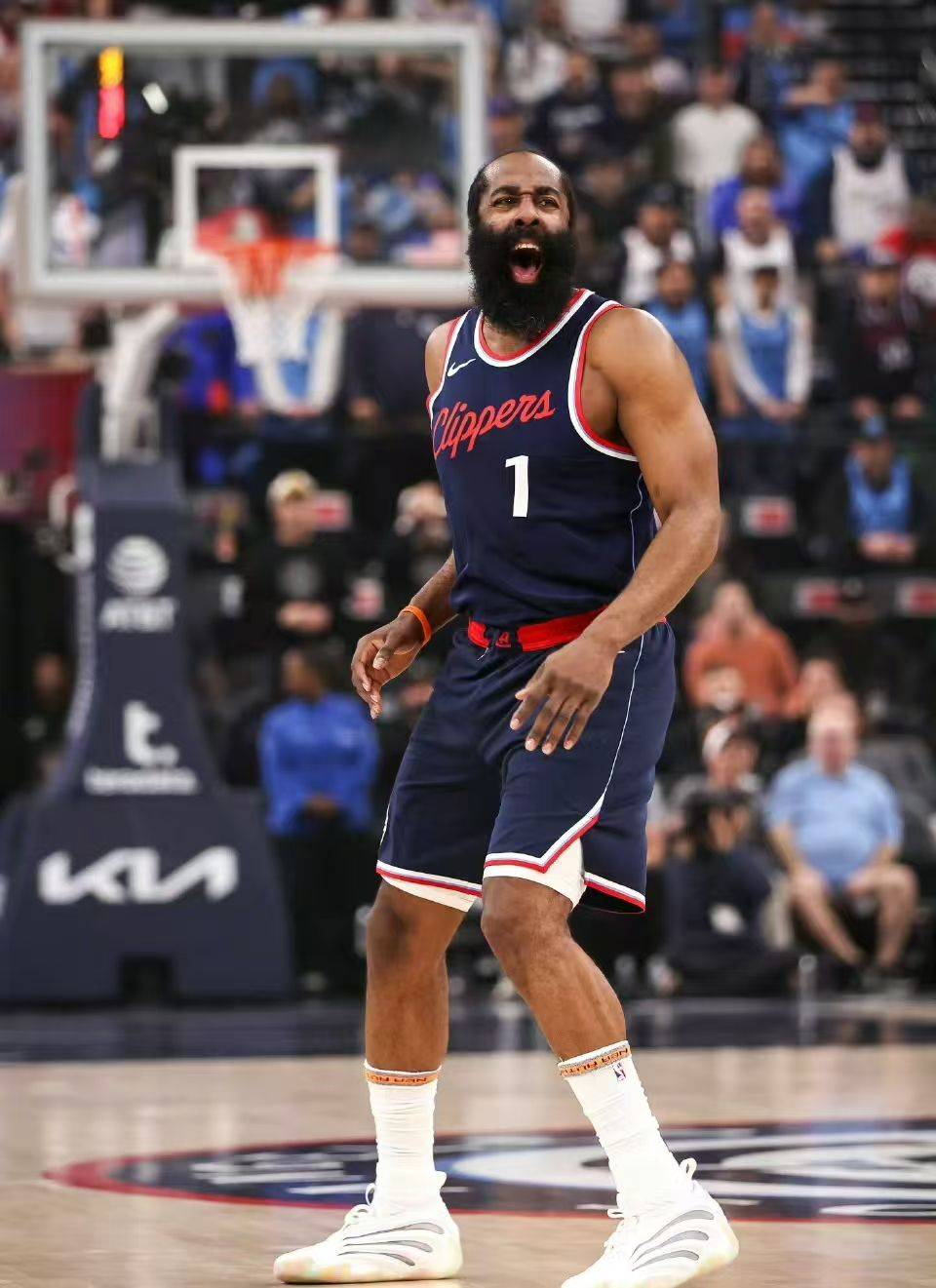 上海队绝杀广东队，哈登关键制胜