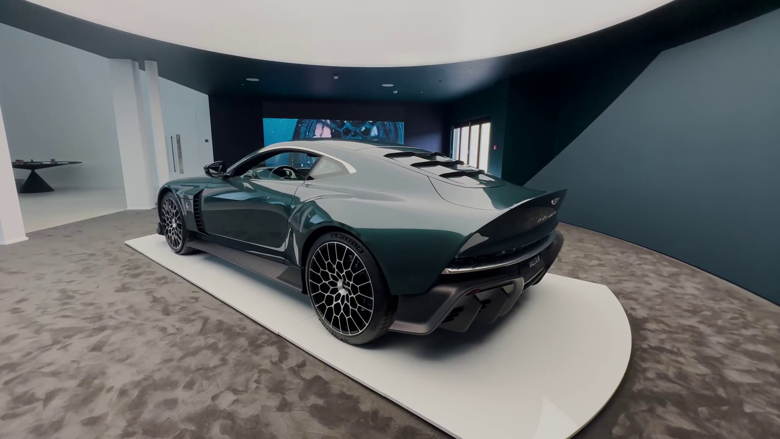 哈斯车队险胜阿斯顿马丁，阿隆索刷新纪录