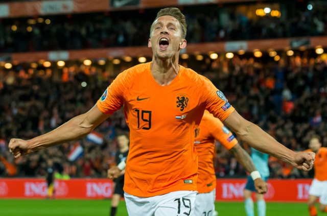 摩洛哥强势荷兰，科曼一己之力扛起全队