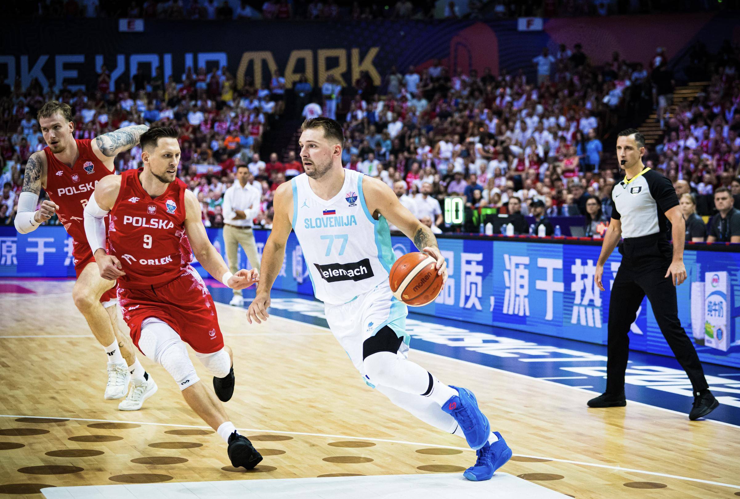 波兰男篮完胜法国男篮，塔图姆送出助攻