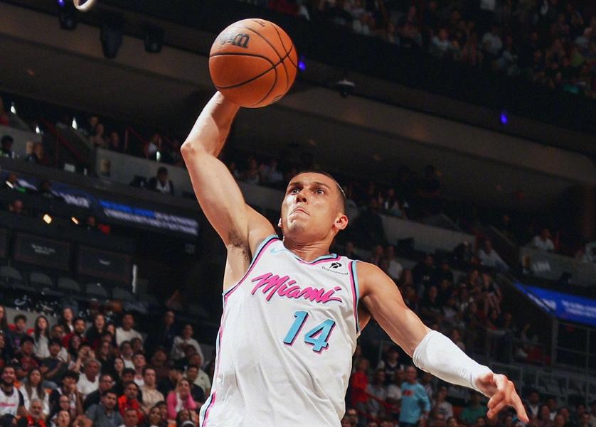 波兰男篮完胜法国男篮，塔图姆送出助攻