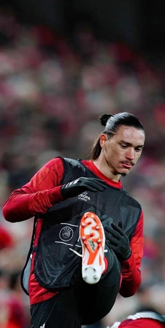 阿斯顿维拉豪取大捷，喜迎三分