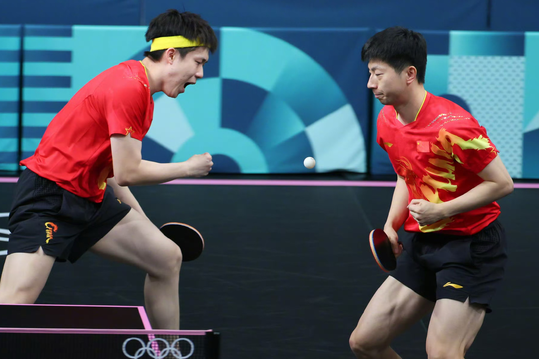 法国队险胜韩国队，马龙高光表现