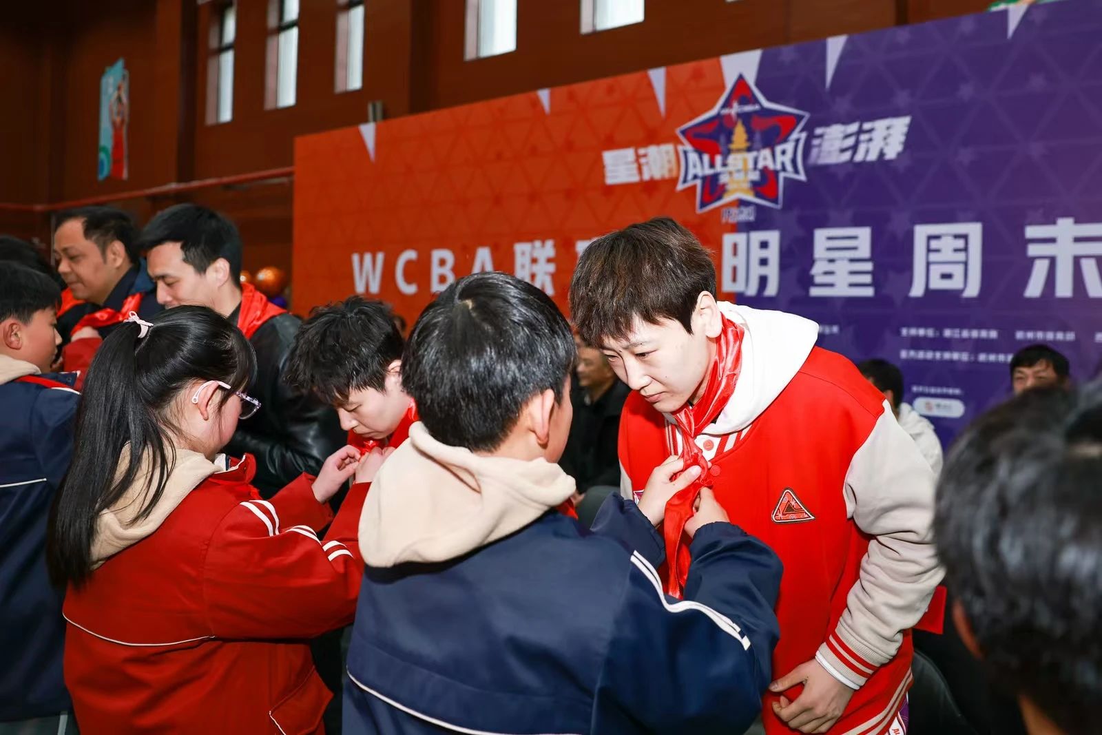 篮球明星受邀参加公益赛,慈善活动掀起热潮 篮球明星受邀参加公益赛,慈善活动掀起热潮