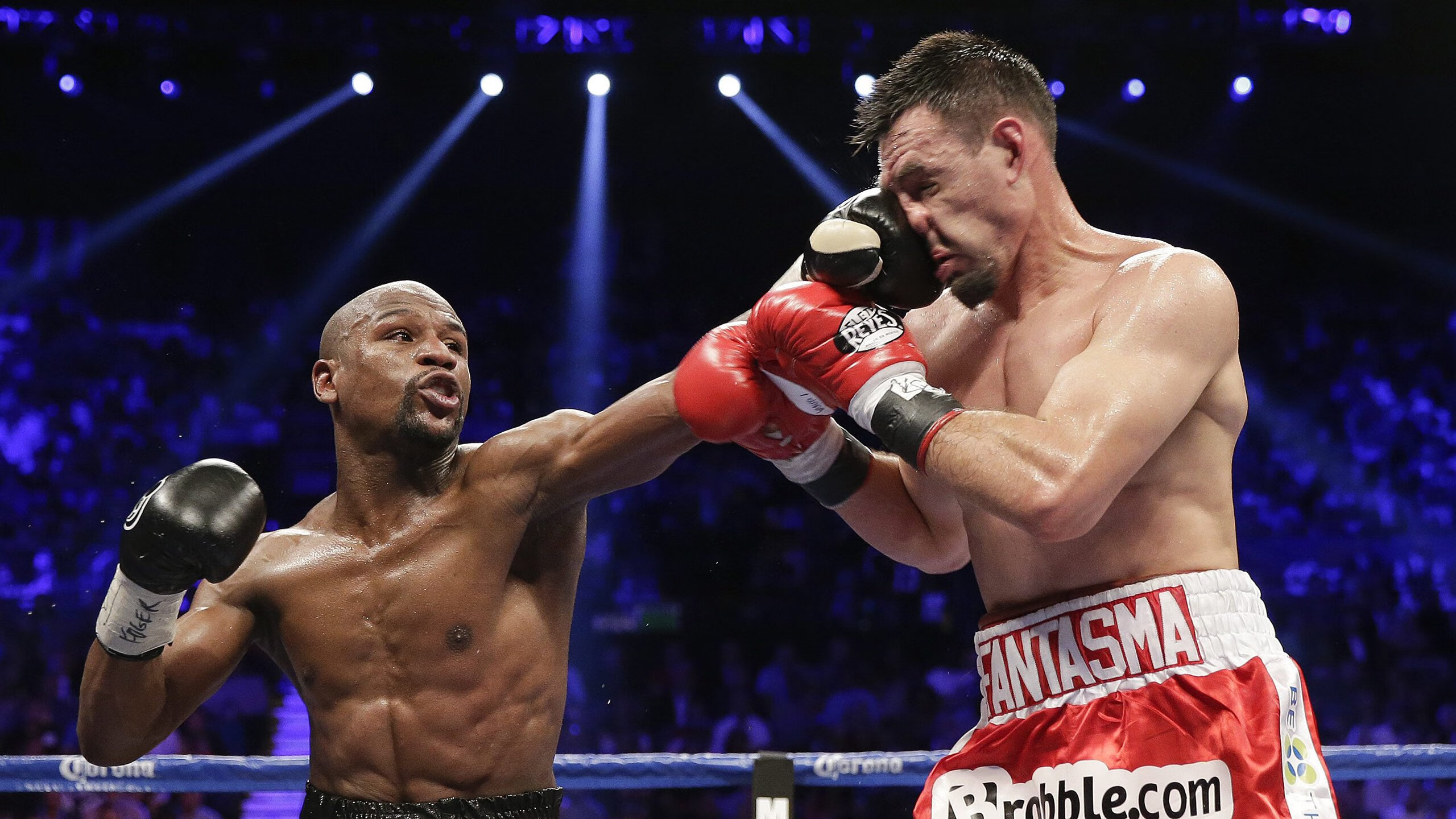 冰岛奇迹再现，三笘薰关键一击，曼联遭遇北欧寒流