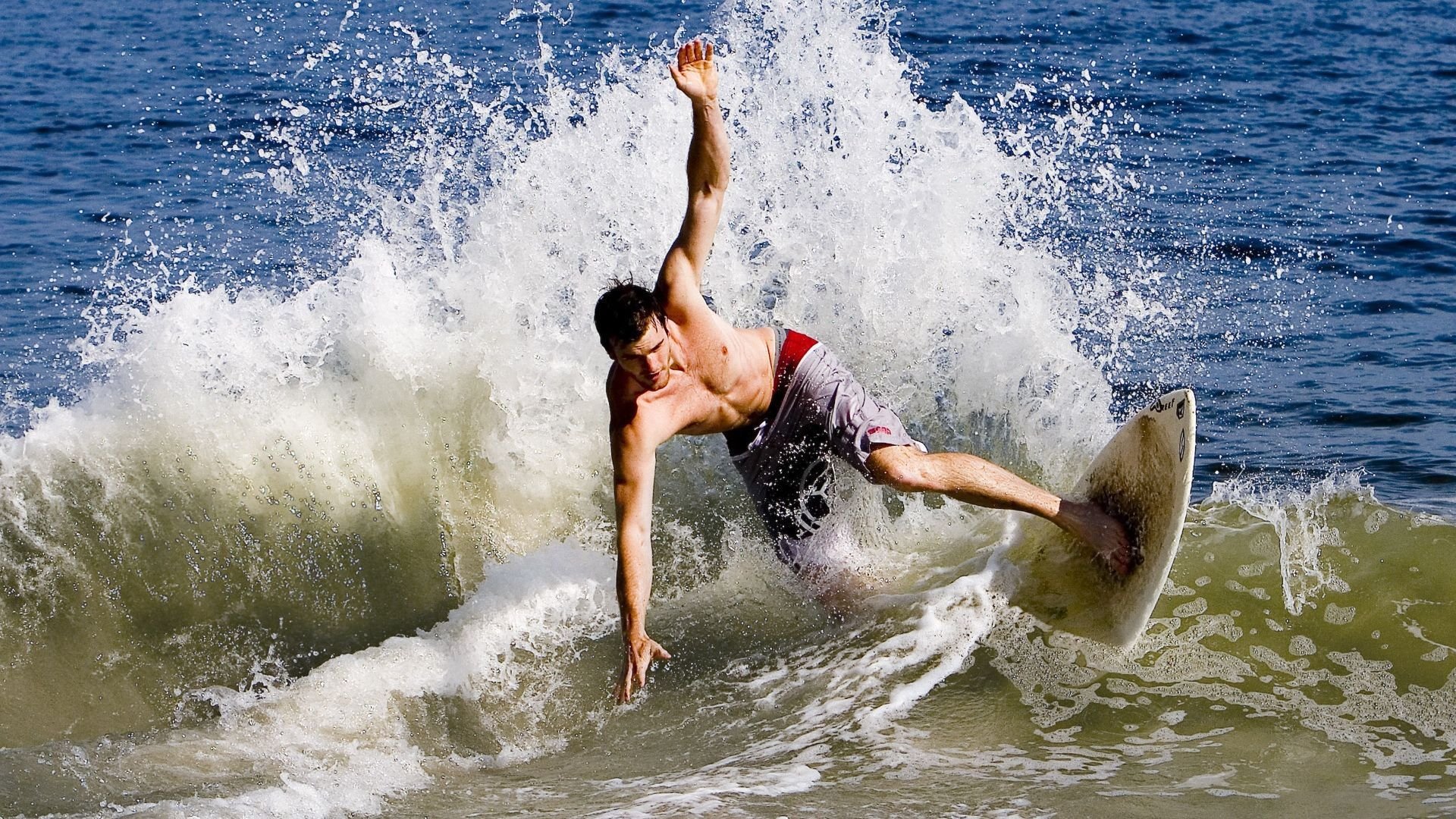 开云体育登录-保罗一记绝杀三分点燃赛场，深圳队逆转新疆队创赛季经典